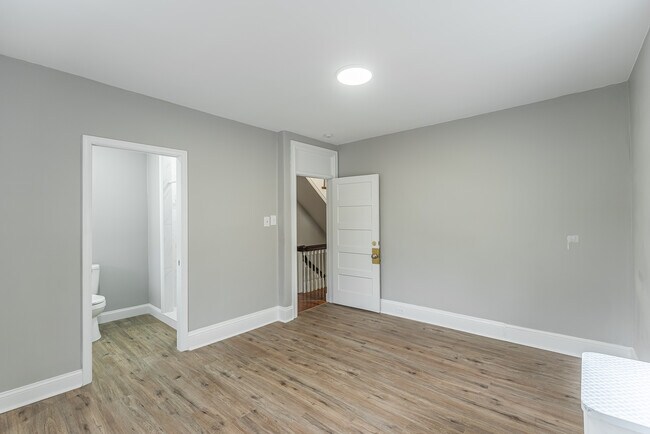 Foto del edificio - 2049 N 63rd St