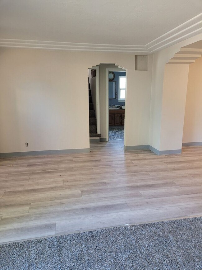 Foto del edificio - Supper cute 3 bedroom 1 bath house. This house has lots of charm.  The upstairs is one big bedroo...