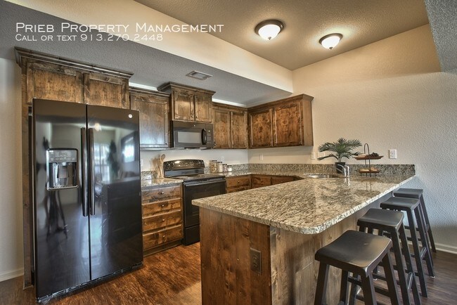 Foto del edificio - Parkview Townhome - READY FOR MOVE IN!