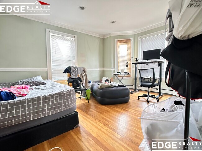 Foto del edificio - 32 Bayard St