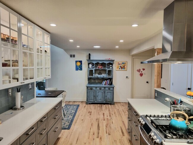 Building Photo - 205 Princeton Rd