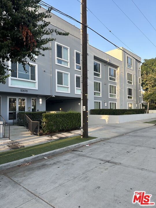 Building Photo - 10878 Bloomfield St