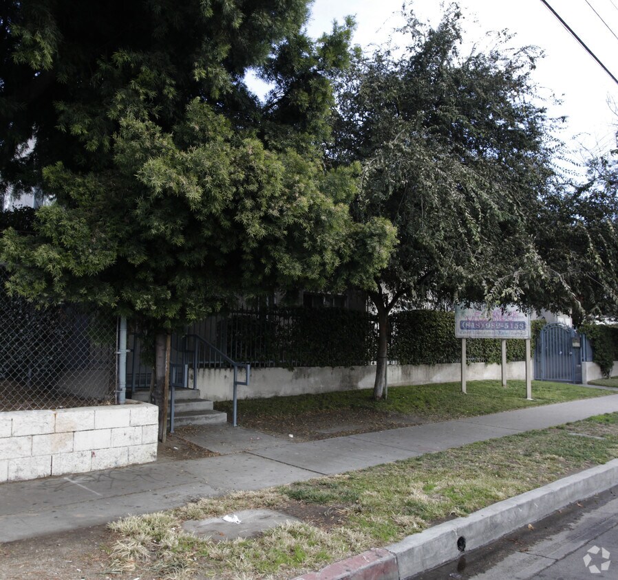 Building Photo - 12955 Vanowen St