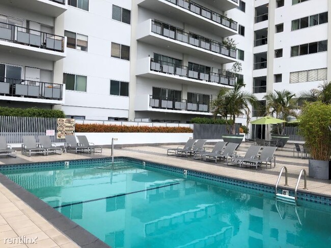 Foto del edificio - 1155 N La Cienega Blvd