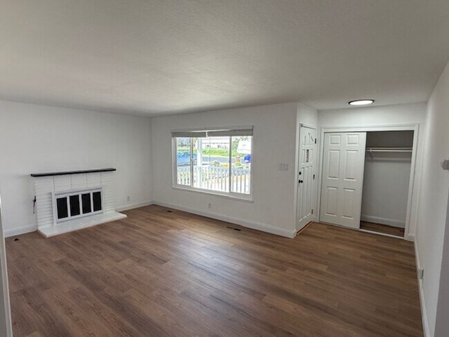Foto del edificio - Fully Renovated 3-Bedroom Single Family Home in Rodeo