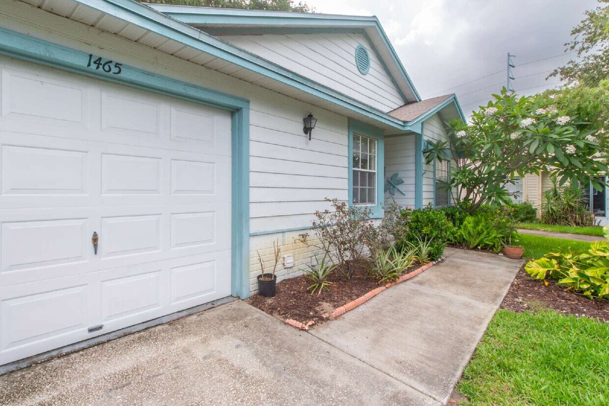 Foto principal - This tasteful decorated home features 3 be...