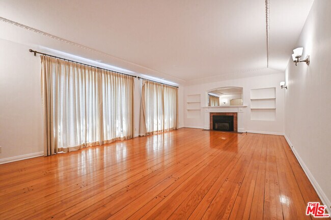 Foto del edificio - 361 N Mansfield Ave