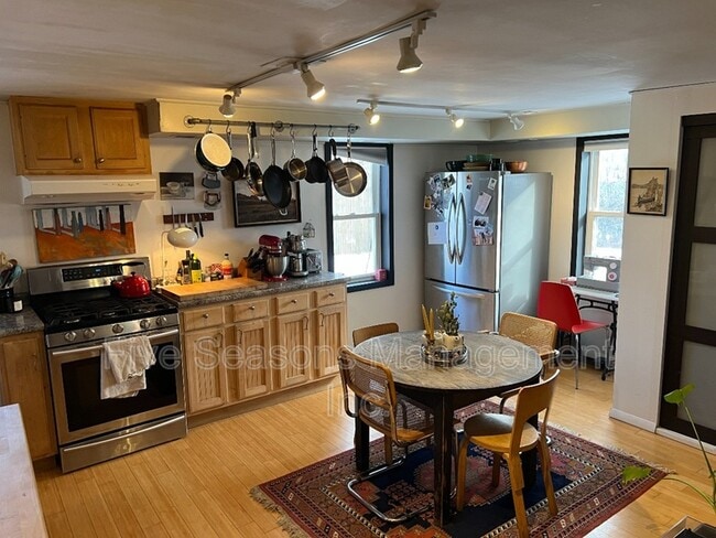 Foto del edificio - 285 1/2 Weaver Street