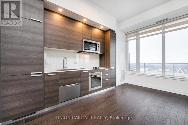 Building Photo - 75 Canterbury Pl