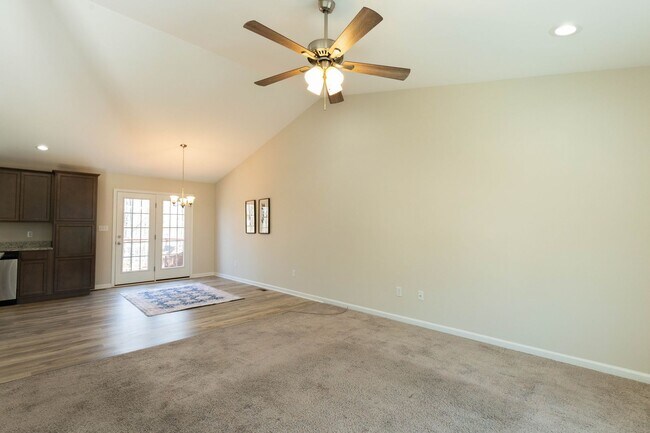 Foto del edificio - 3 Bed, 2 Bath Single Family Home in Inwood, WV