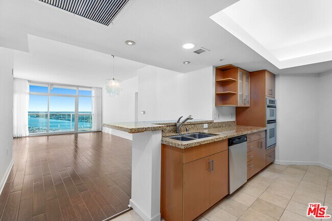 Foto del edificio - 13700 Marina Pointe Dr