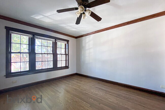 Building Photo - 1711 W Belle Plaine Ave