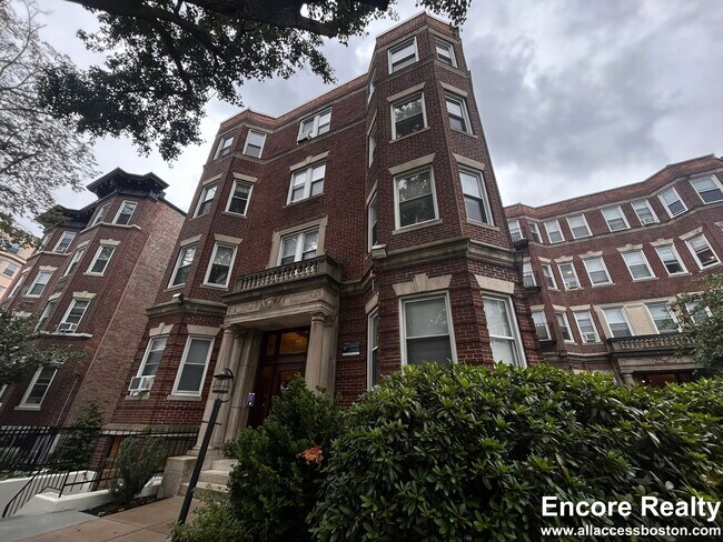 Building Photo - 98 Queensberry St