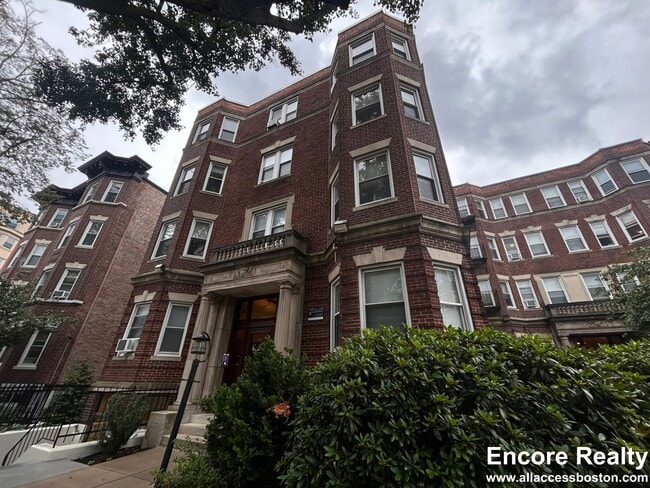 Building Photo - 98 Queensberry St