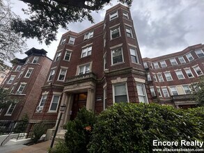 Building Photo - 98 Queensberry St