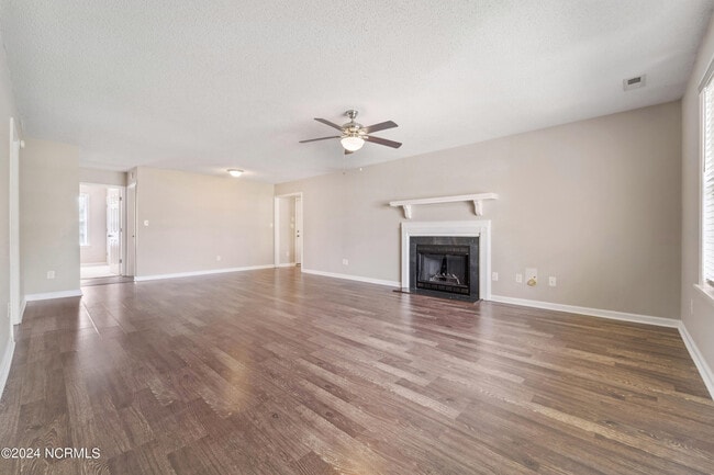 Building Photo - 208 Quarter Horse Ln