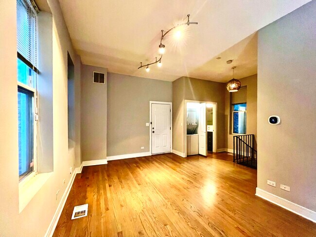 Foto del edificio - 724 N Ada St