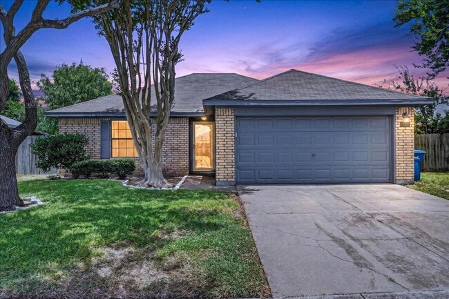 Building Photo - 6810 Blue Skyway Dr