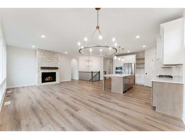 Foto del edificio - 10275 Shadyview Ln N