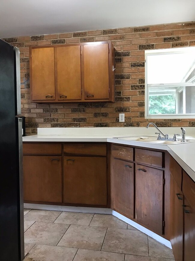 Building Photo - 3 Bed 1 Bath Home | Pet Friendly | Washer Dryer Hook Ups | Section 8 Welcome