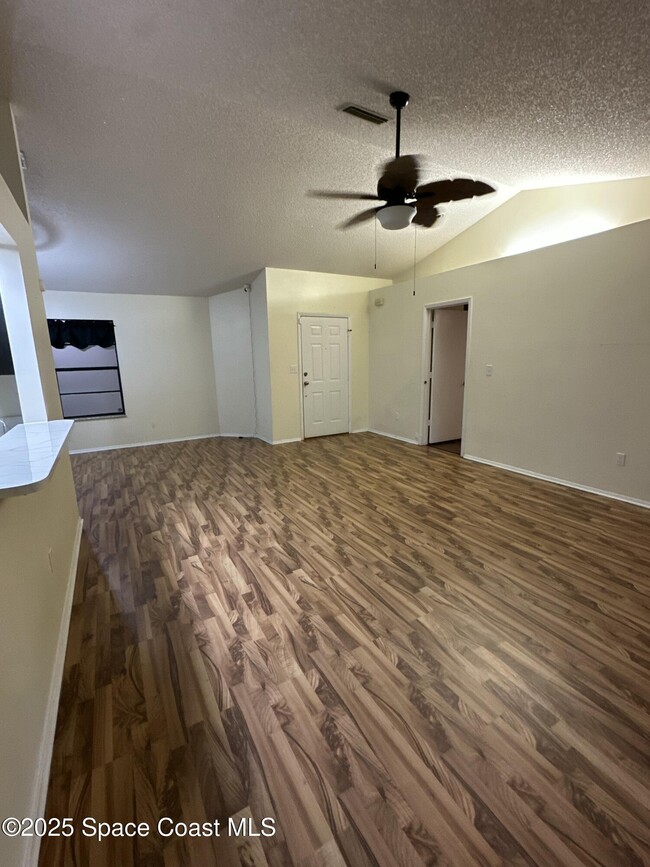 Foto del edificio - 1022 Ulster Ave SE