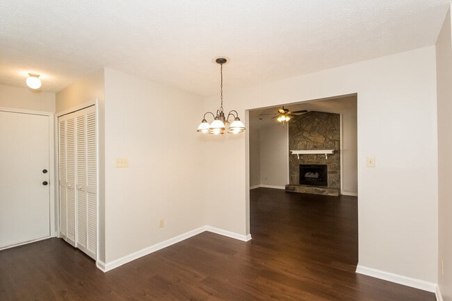 Building Photo - 470 Rosehill Dr