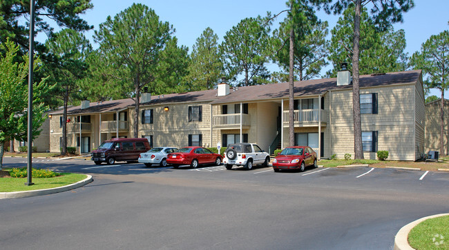 Building Photo - The Hamptons at Pine Bend