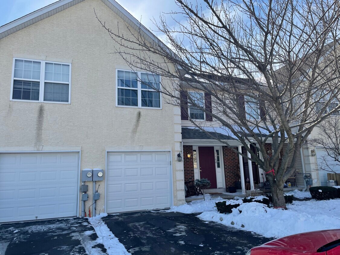 Foto principal - 1102 Almond Dr