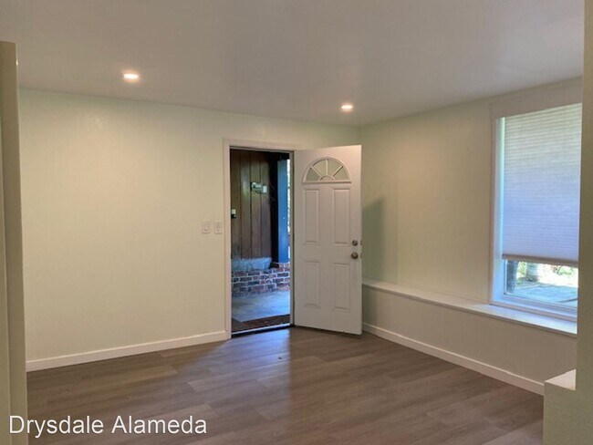 Building Photo - 2 br, 1.5 bath House - 1826 Alameda Ave #B