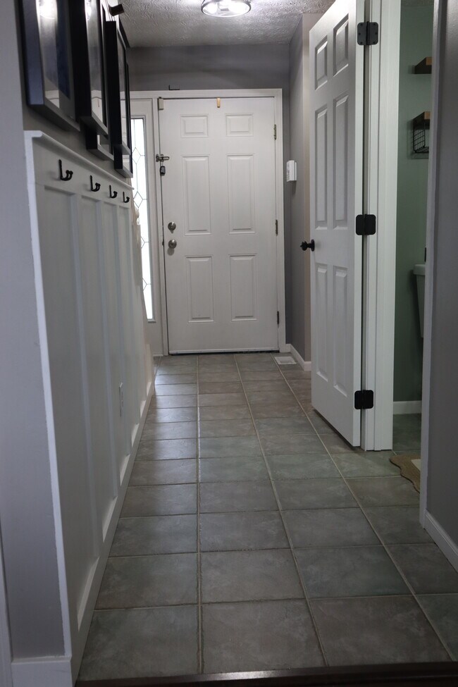 Foto del edificio - 3866 Lake Cumberland Way