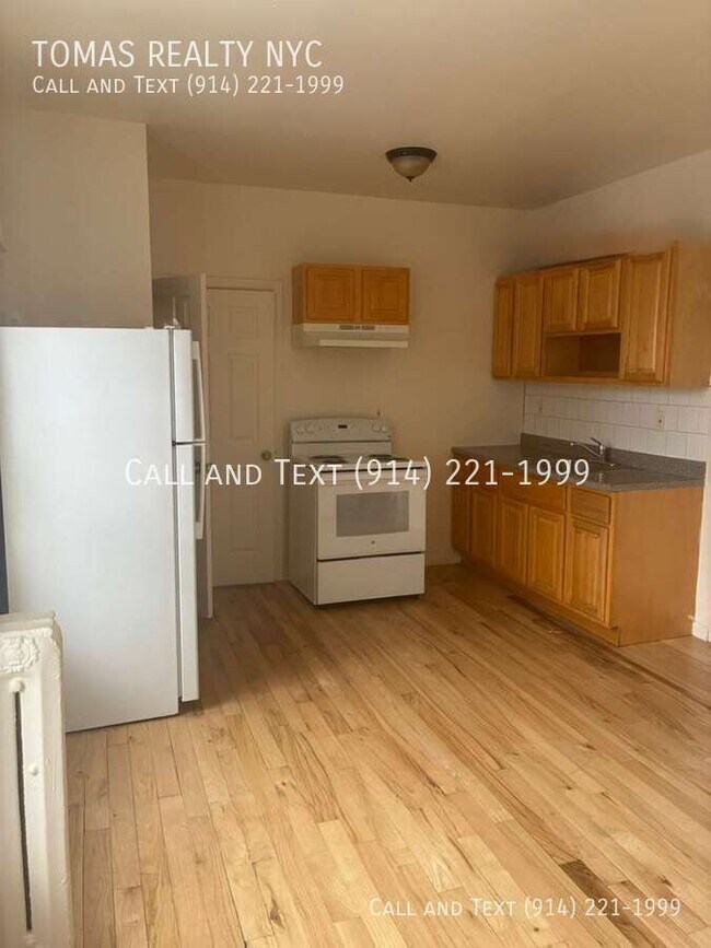 Building Photo - 506 S Broadway