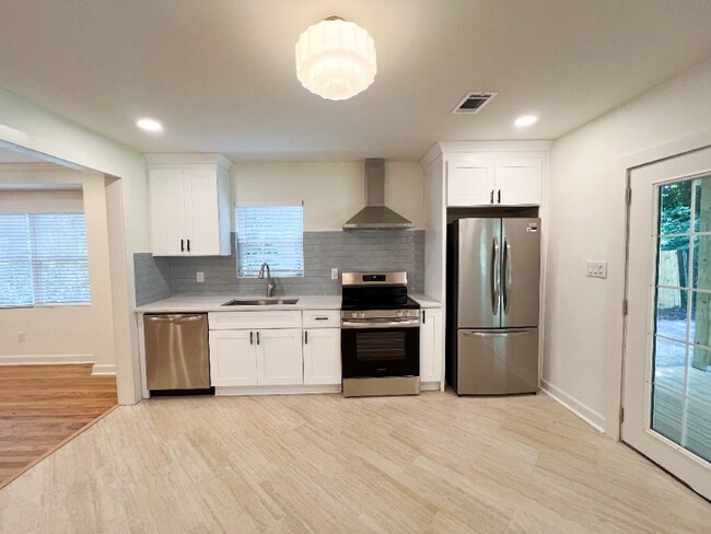 Foto del edificio - 826 Blossom St SW