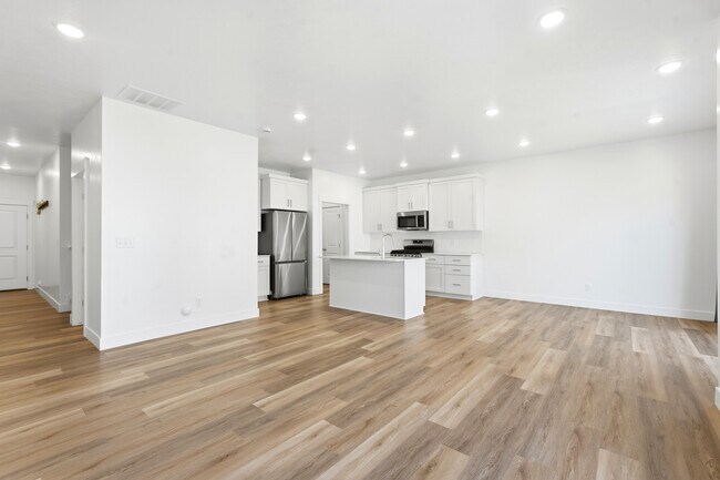 Building Photo - 613 W 550 N