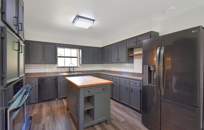 Building Photo - Available Now! 3-bedroom, 3-bath Updated E...