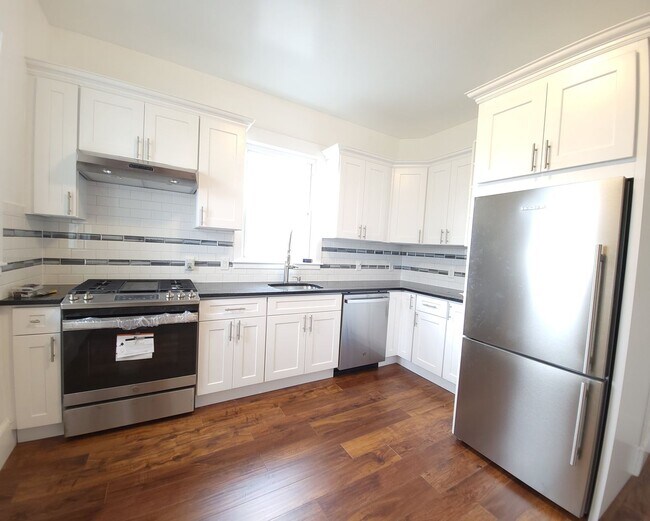 Foto del edificio - Renovated 3 Bed / 2 Bath in Allston | In-Unit Laundry | 9/1