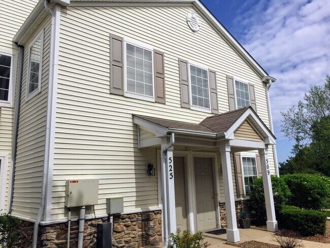 Foto del edificio - 525 Silverstone Dr