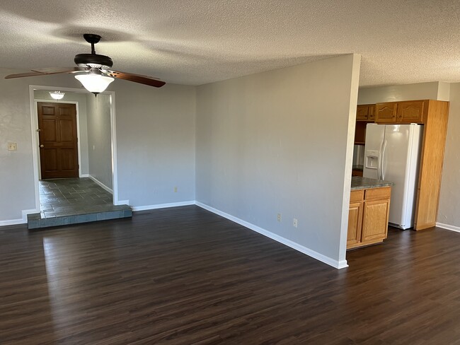 Sala de estar - 215 Magnolia Rd