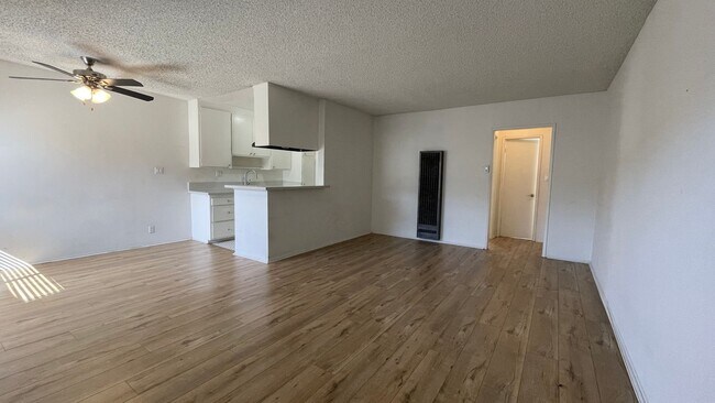 Foto del edificio - 849 N McCadden Pl