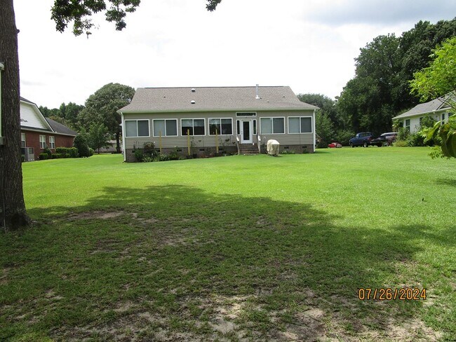 Foto del edificio - 108 Wood Lake Dr