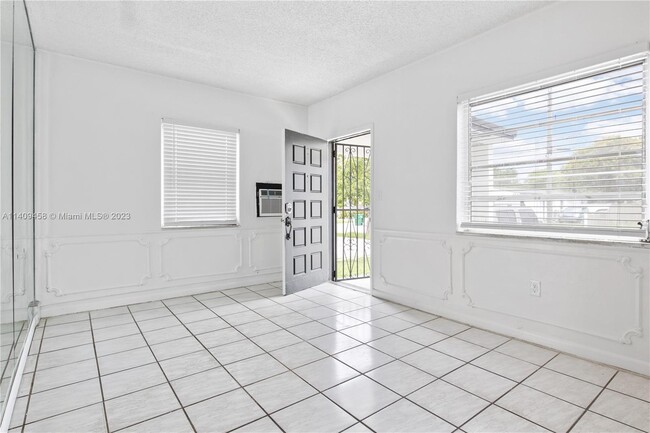 Building Photo - 919 NW 23rd Ct