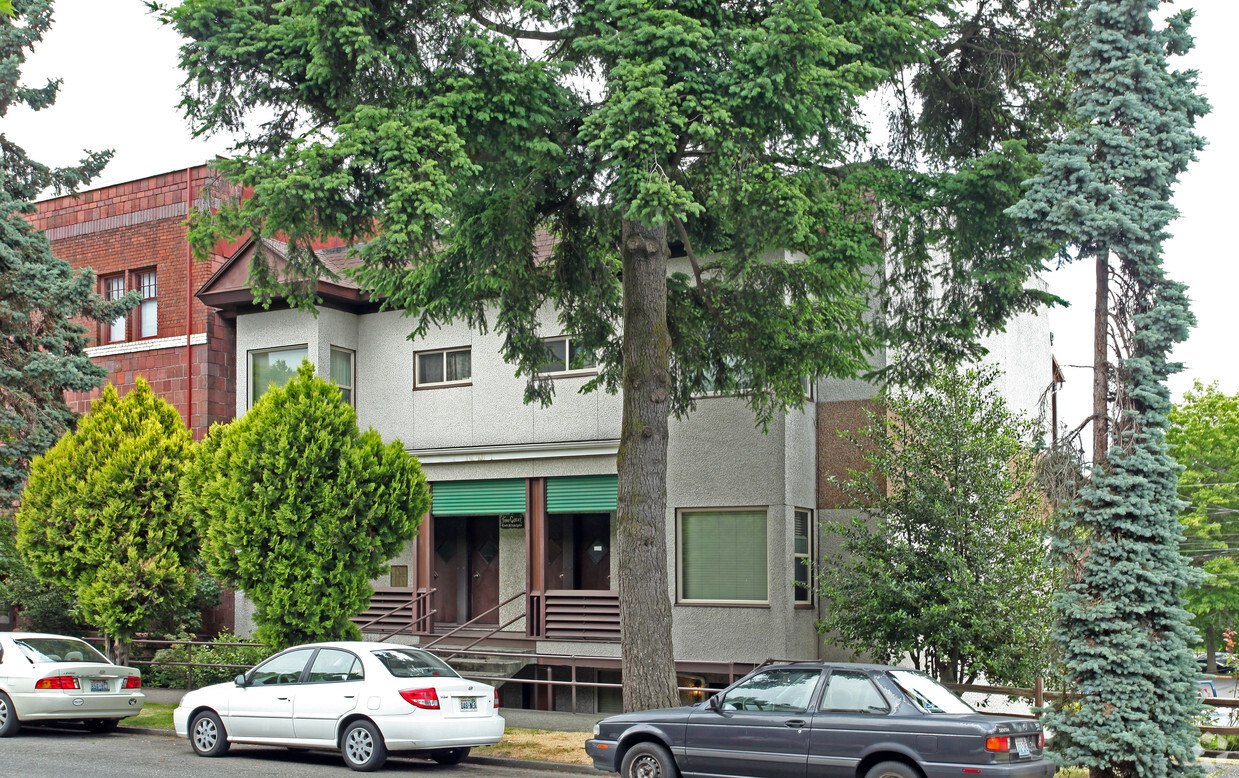 Primary Photo - Twin Gables Apartments