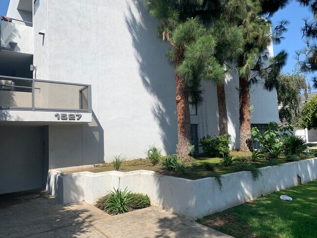 Foto del edificio - 1527 Veteran Ave
