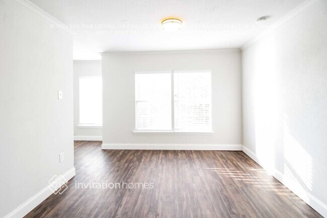 Building Photo - 403 E Standifer St