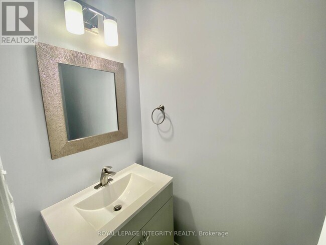 Building Photo - 513 Cope Dr