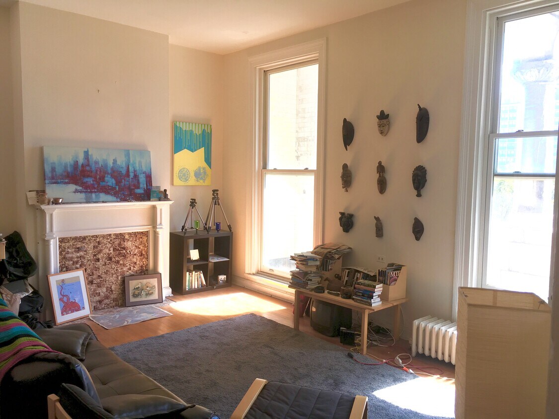Primary Photo - 16 W Mt Vernon Pl