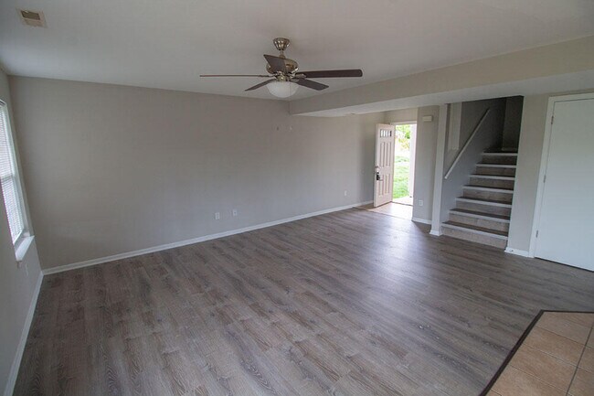 Foto del edificio - 5307 Silver Mill Dr