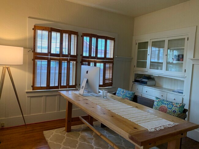 Foto del edificio - 299 E Commercial St