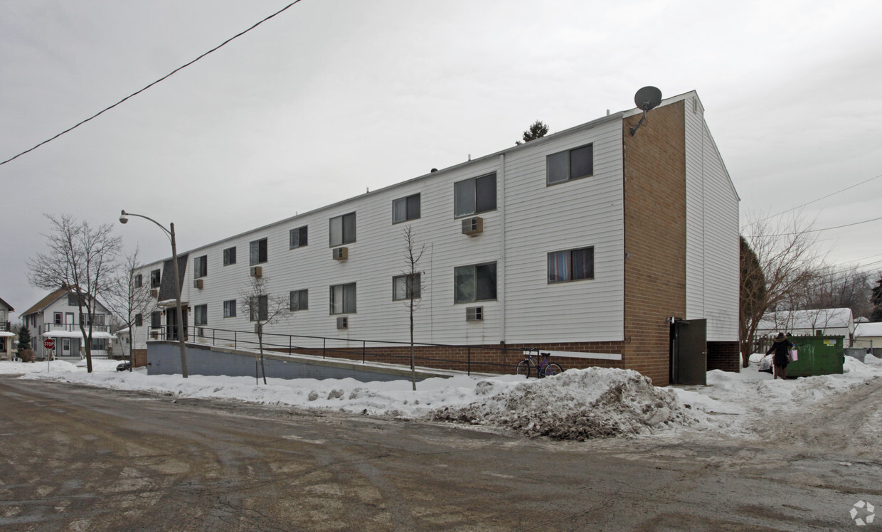 Building Photo - 939 E Homer St