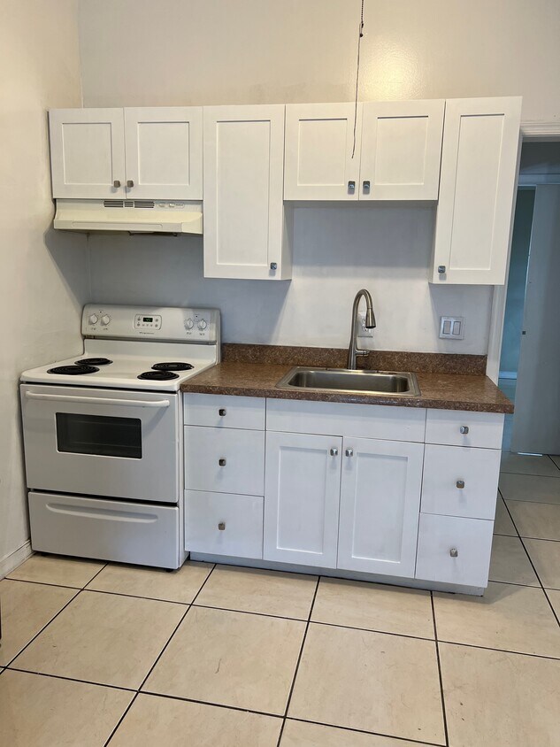Foto principal - 827 S 6th St