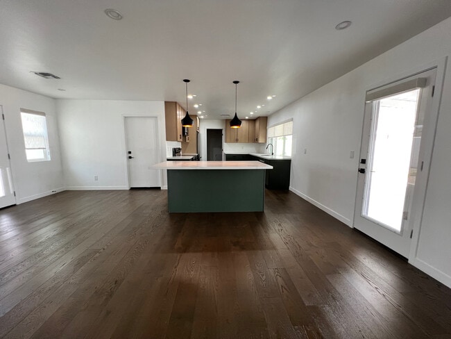 Building Photo - 6407 E Wilshire Dr